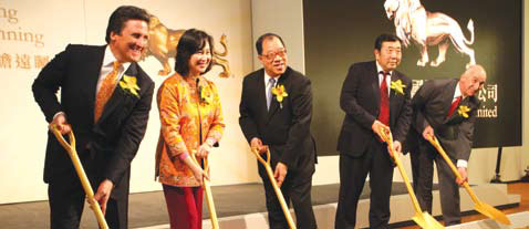 from left to rightbill hornbuckle executive director of mgm china holdings pansy ho chairperson and