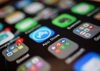 Apple removes 25,000 apps from China App Store for gambling links