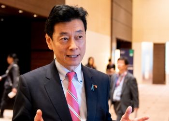 Senior minister wants world to see “a new Japanese style” after impromptu JgC visit