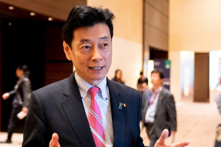 Senior minister wants world to see “a new Japanese style” after impromptu JgC visit