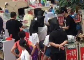 Chinese police raid currency exchange stores near Macau border gate