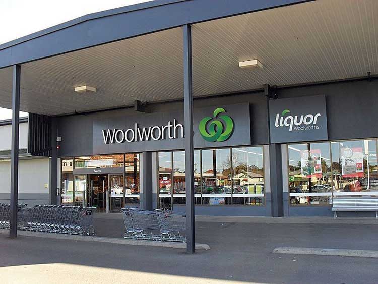Supermarket giant Woolworths divests interests to create new AU$10 billion slot machine, liquor giant