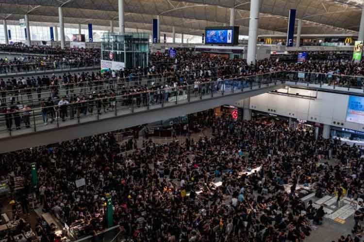 Hong Kong airport shut down as analysts warn protests having negative impact on Macau GGR