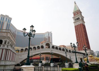 IAG spot count shows average 15 players on main gaming floors of 11 Macau IRs