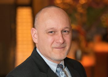 Former Mohegan Sun boss Ray Pineault appointed COO of Mohegan Gaming & Entertainment