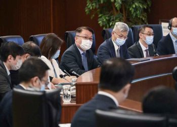 Macau concessionaires must employ former casino dealers “unconditionally” should satellite casinos close: Lei Wai Nong