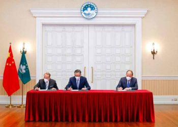 Macau’s six concessionaires today signed contract extensions to 31 December