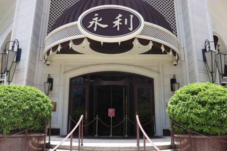 Macau a ghost town as casinos follow closure order