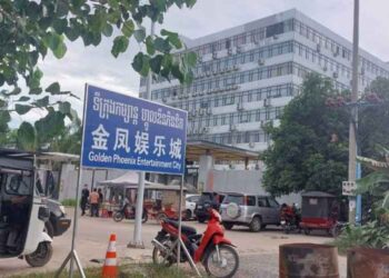 Group of Cambodian casino workers flee, swim across river to Vietnam