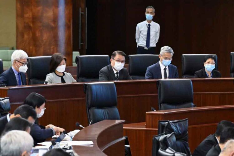 Number of surviving satellite casinos to be announced after the signing of new Macau concession contracts