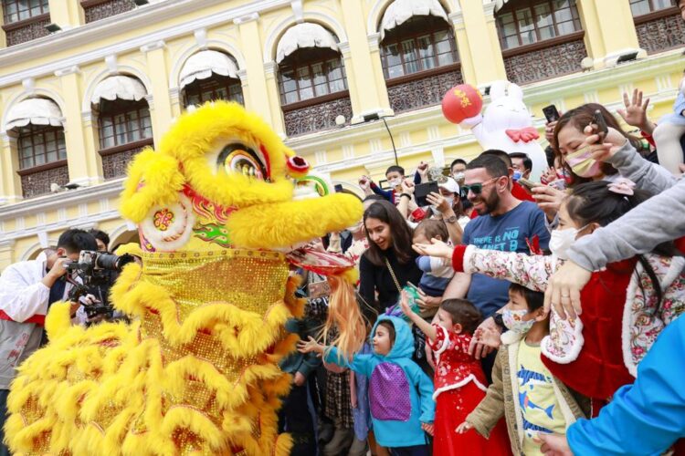 Golden recovery continues as 90,000 people visit Macau in a single day