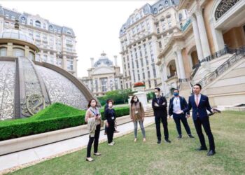 Over 100 Hong Kong tourism, media reps visit Macau IRs and tourist spots to promote travel