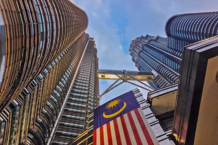 Malaysian police arrest 1,871 in illegal gambling crackdown