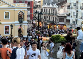 Macau visitor arrivals top 300,000 in first two days of Golden Week, including second highest daily tally of the year