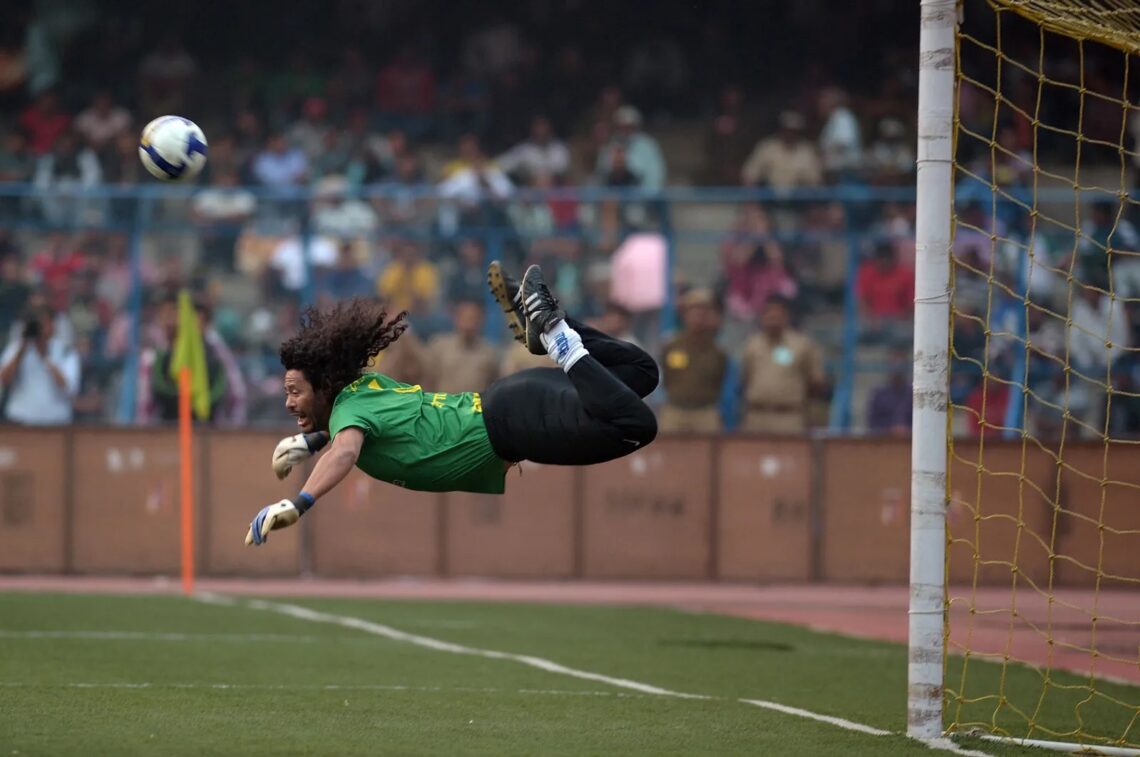 Legendary 'Scorpion Kick' goalkeeper René Higuita to deliver keynote address at SBC Summit Latinoamérica