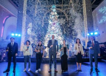 Okada Manila rings in festive Season with a Christmas Tree lighting celebration