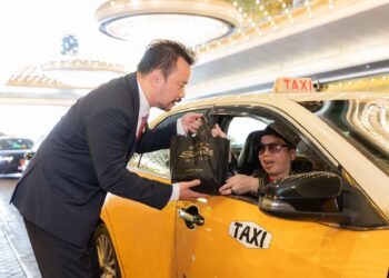 Sands Macao celebrates 21 years by gifting boxed lunches to Macau taxi drivers