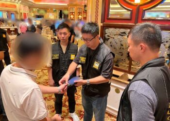 Police arrest 100 people after detecting 62 cases of illegal money exchange in joint Macau operation